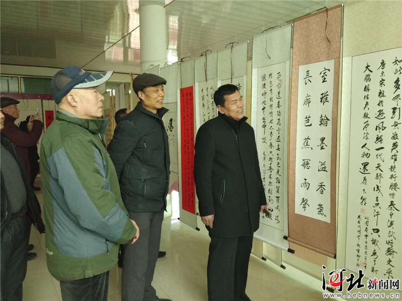 保定市人民政府网--保定徐水区农民自办新春书